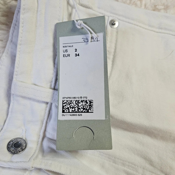 H&M Loose Fit Ultra High Waist Mom Jeans - Picture 8 of 9